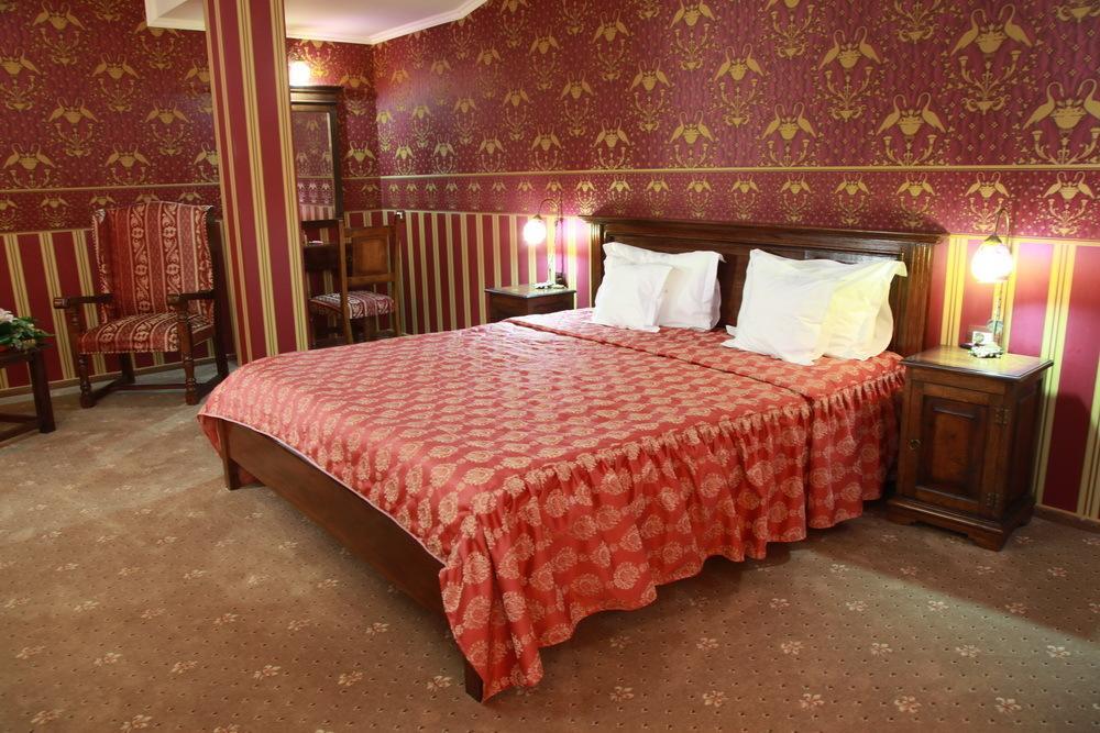 Hotel Majestic Jászvásár Szoba fotó